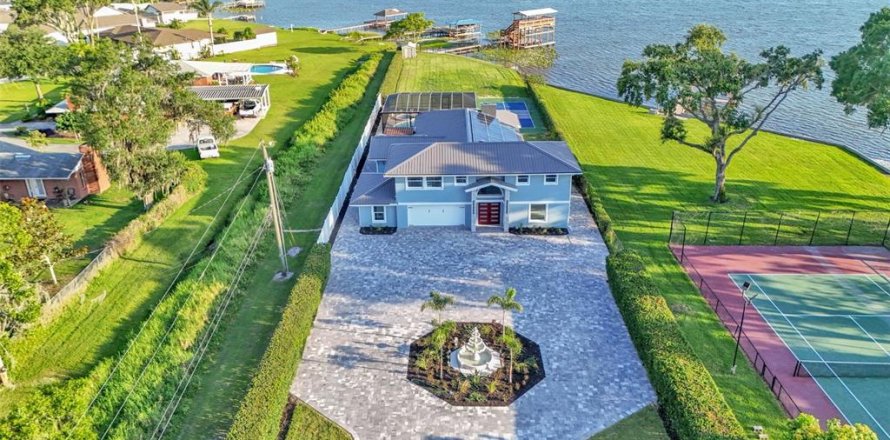 House in Lakeland, Florida 5 bedrooms, 336.31 sq.m. № 1755541