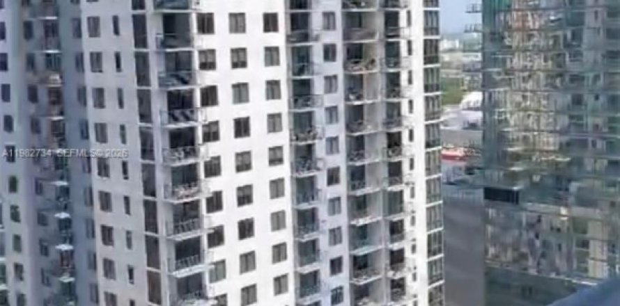 Estudio en el Condominio en Miami, Florida № 2080427