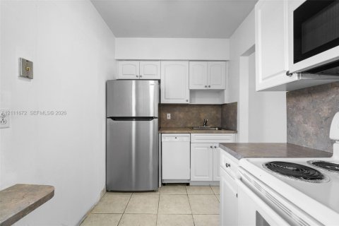 Casa en alquiler en Hallandale Beach, Florida, 20 dormitorios, 1026.48 m2 № 2434187 - foto 51