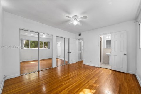 Casa en alquiler en Hallandale Beach, Florida, 20 dormitorios, 1026.48 m2 № 2434187 - foto 24