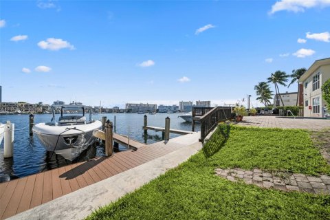Casa en alquiler en Hallandale Beach, Florida, 20 dormitorios, 1026.48 m2 № 2434187 - foto 38