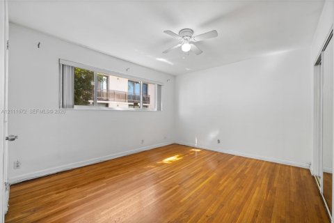 Casa en alquiler en Hallandale Beach, Florida, 20 dormitorios, 1026.48 m2 № 2434187 - foto 52