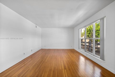 Casa en alquiler en Hallandale Beach, Florida, 20 dormitorios, 1026.48 m2 № 2434187 - foto 17
