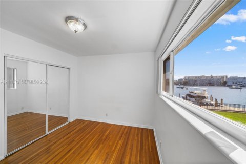 Casa en alquiler en Hallandale Beach, Florida, 20 dormitorios, 1026.48 m2 № 2434187 - foto 27