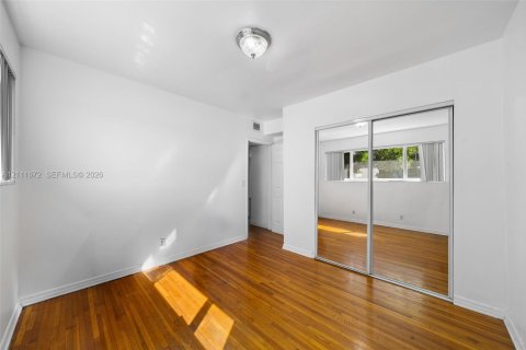 Casa en alquiler en Hallandale Beach, Florida, 20 dormitorios, 1026.48 m2 № 2434187 - foto 26