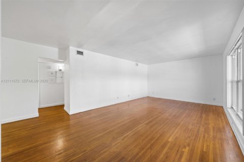 Casa en alquiler en Hallandale Beach, Florida, 20 dormitorios, 1026.48 m2 № 2434187 - foto 47
