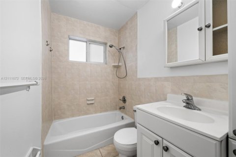 Casa en alquiler en Hallandale Beach, Florida, 20 dormitorios, 1026.48 m2 № 2434187 - foto 58