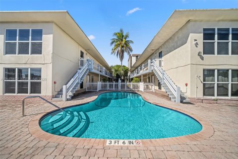 Casa en alquiler en Hallandale Beach, Florida, 20 dormitorios, 1026.48 m2 № 2434187 - foto 5