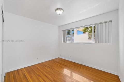 Casa en alquiler en Hallandale Beach, Florida, 20 dormitorios, 1026.48 m2 № 2434187 - foto 54