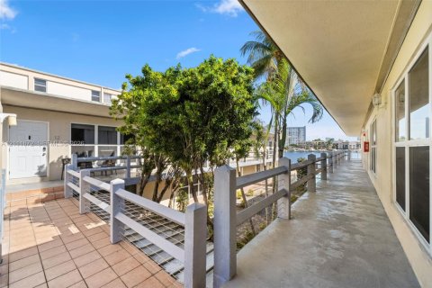 Casa en alquiler en Hallandale Beach, Florida, 20 dormitorios, 1026.48 m2 № 2434187 - foto 42