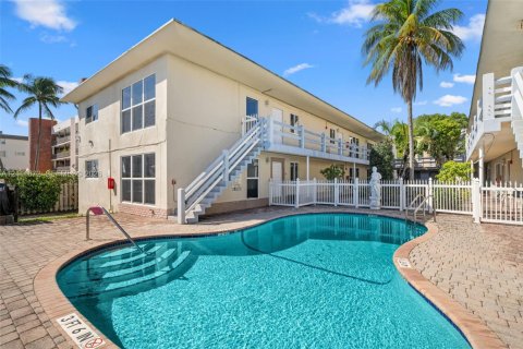 Casa en alquiler en Hallandale Beach, Florida, 20 dormitorios, 1026.48 m2 № 2434187 - foto 35