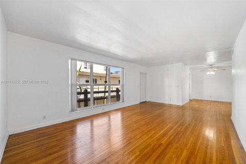 Casa en alquiler en Hallandale Beach, Florida, 20 dormitorios, 1026.48 m2 № 2434187 - foto 19