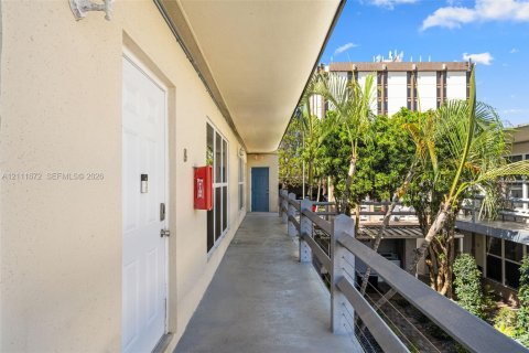 Casa en alquiler en Hallandale Beach, Florida, 20 dormitorios, 1026.48 m2 № 2434187 - foto 43