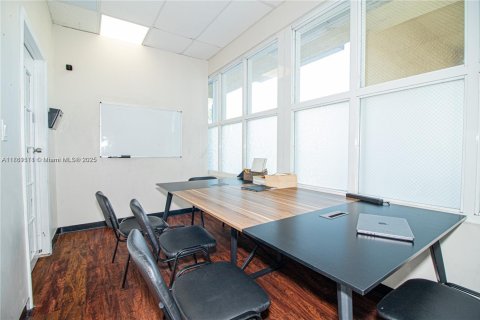 Commercial property in Sweetwater, Florida № 1890039 - photo 19