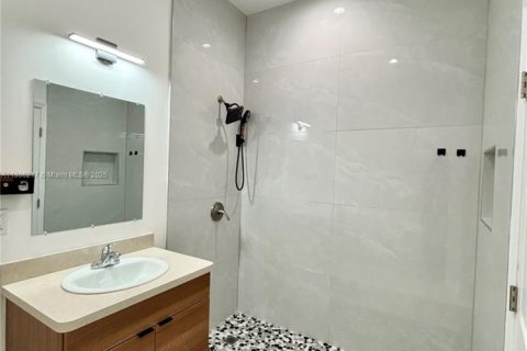 Casa en alquiler en Hollywood, Florida, 3 dormitorios № 1933245 - foto 14