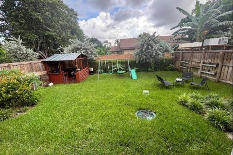 Casa en alquiler en Hollywood, Florida, 3 dormitorios № 1933245 - foto 13