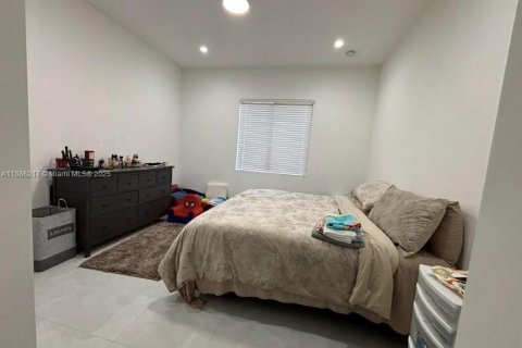 Casa en alquiler en Hollywood, Florida, 3 dormitorios № 1933245 - foto 6