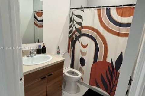 Casa en alquiler en Hollywood, Florida, 3 dormitorios № 1933245 - foto 10