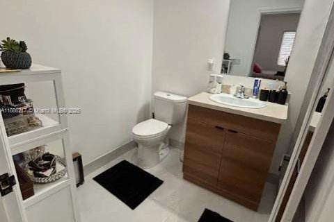 Casa en alquiler en Hollywood, Florida, 3 dormitorios № 1933245 - foto 8