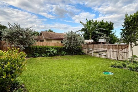 Casa en alquiler en Hollywood, Florida, 3 dormitorios № 1933245 - foto 16