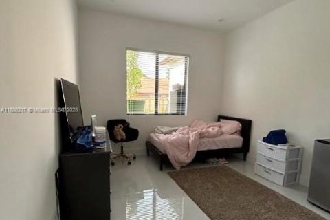 Casa en alquiler en Hollywood, Florida, 3 dormitorios № 1933245 - foto 11