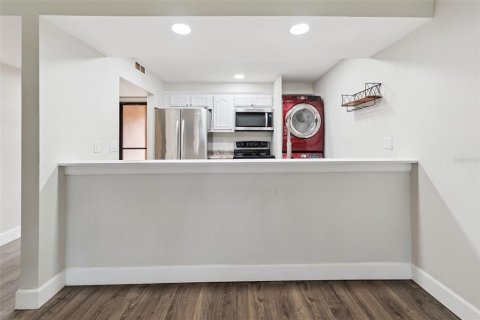 Condo in Lake Wales, Florida, 2 bedrooms  № 2096526 - photo 9