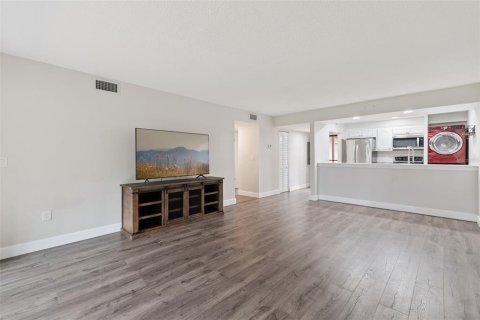Condo in Lake Wales, Florida, 2 bedrooms  № 2096526 - photo 8