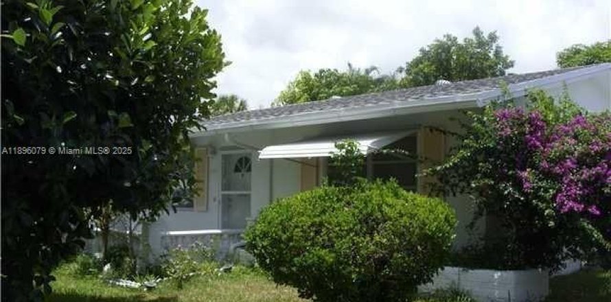 House in Tamarac, Florida 2 bedrooms, 93.65 sq.m. № 1955051