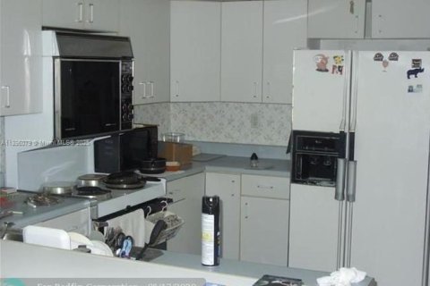 House in Tamarac, Florida 2 bedrooms, 93.65 sq.m. № 1955051 - photo 3