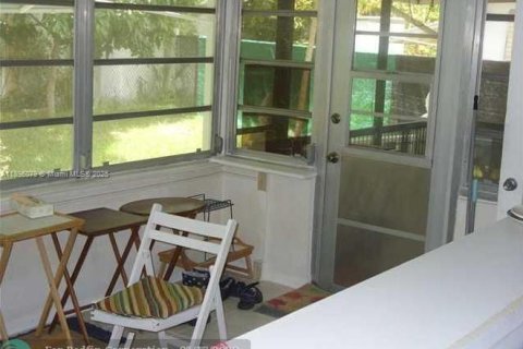 House in Tamarac, Florida 2 bedrooms, 93.65 sq.m. № 1955051 - photo 2