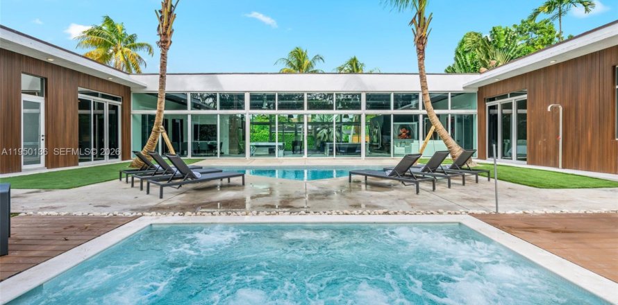 Дом в Майами, Флорида 6 спален, 347.64м2 № 2005794