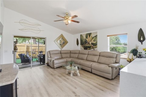 House in Clermont, Florida 3 bedrooms, 145.76 sq.m. № 2112077 - photo 11