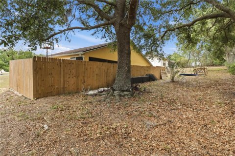 House in Clermont, Florida 3 bedrooms, 145.76 sq.m. № 2112077 - photo 25