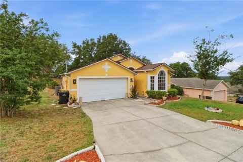 House in Clermont, Florida 3 bedrooms, 145.76 sq.m. № 2112077 - photo 3