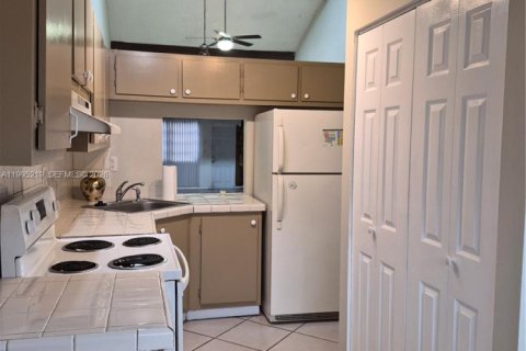 House in Plantation, Florida 2 bedrooms, 99.78 sq.m. № 2062731 - photo 5