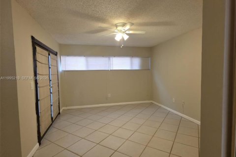 House in Plantation, Florida 2 bedrooms, 99.78 sq.m. № 2062731 - photo 10