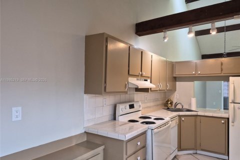 House in Plantation, Florida 2 bedrooms, 99.78 sq.m. № 2062731