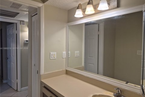 House in Plantation, Florida 2 bedrooms, 99.78 sq.m. № 2062731 - photo 15