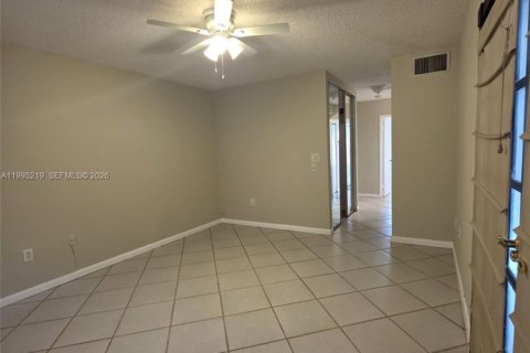 House in Plantation, Florida 2 bedrooms, 99.78 sq.m. № 2062731 - photo 9