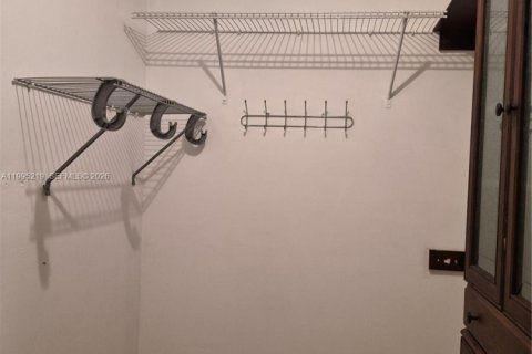 House in Plantation, Florida 2 bedrooms, 99.78 sq.m. № 2062731 - photo 11