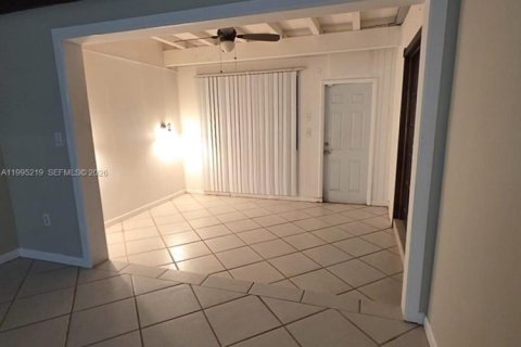 House in Plantation, Florida 2 bedrooms, 99.78 sq.m. № 2062731 - photo 25