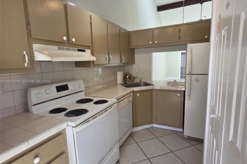 House in Plantation, Florida 2 bedrooms, 99.78 sq.m. № 2062731 - photo 3