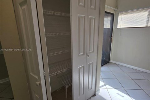 House in Plantation, Florida 2 bedrooms, 99.78 sq.m. № 2062731 - photo 6