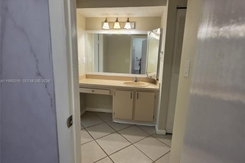 House in Plantation, Florida 2 bedrooms, 99.78 sq.m. № 2062731 - photo 14