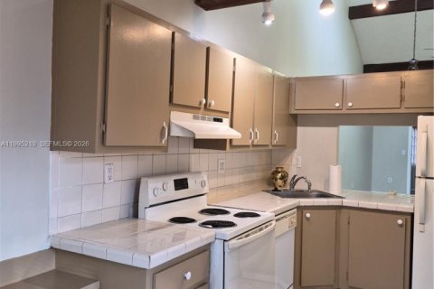 House in Plantation, Florida 2 bedrooms, 99.78 sq.m. № 2062731 - photo 2