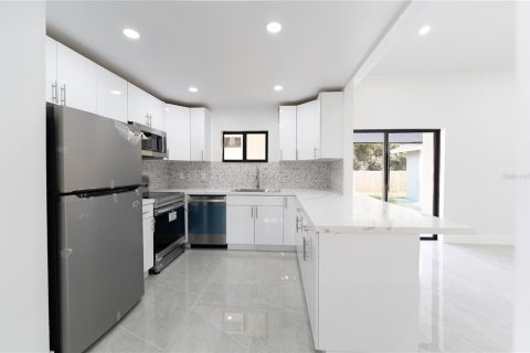 Villa ou maison à vendre à Kissimmee, Floride: 3 chambres, 150.69 m2 № 2318584 - photo 2