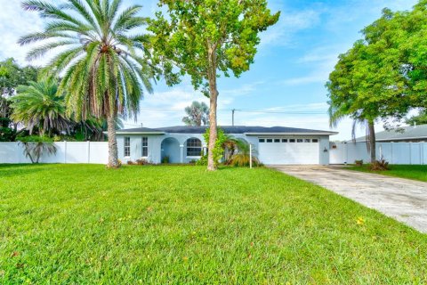 House in Edgewater, Florida 2 bedrooms, 128.67 sq.m. № 2315225