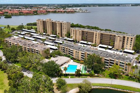 Condo in Clearwater, Florida, 2 bedrooms  № 1787881 - photo 11