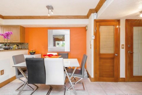 Apartment in Hialeah, Florida 2 bedrooms, 90.67 sq.m. № 2003023 - photo 9