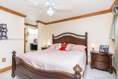 Apartment in Hialeah, Florida 2 bedrooms, 90.67 sq.m. № 2003023 - photo 15